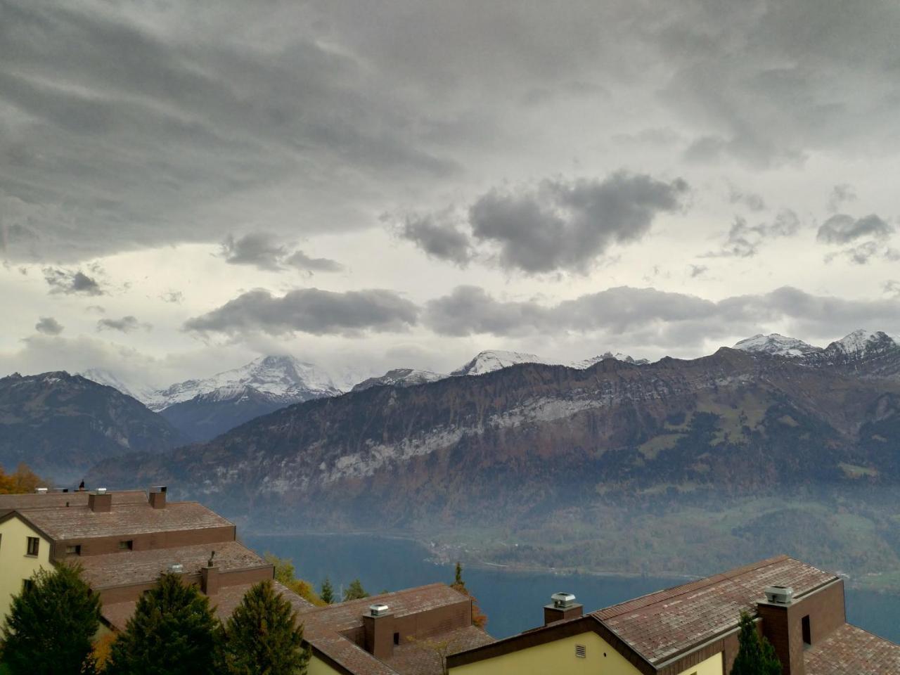Swiss Seeblick Apartment Mit Hotelanbindung Beatenberg Bagian luar foto